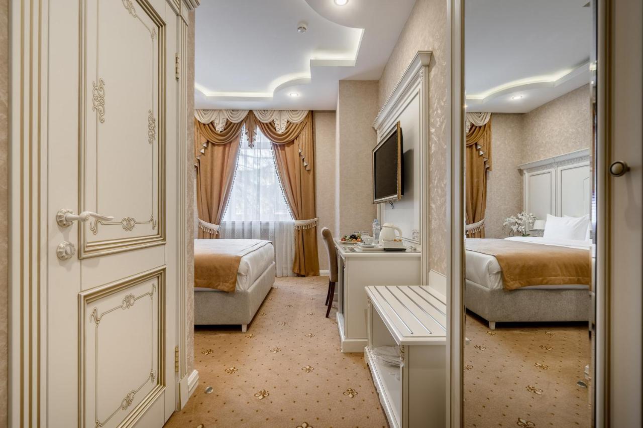 Imperial Palace Hotel Minsk Exteriör bild