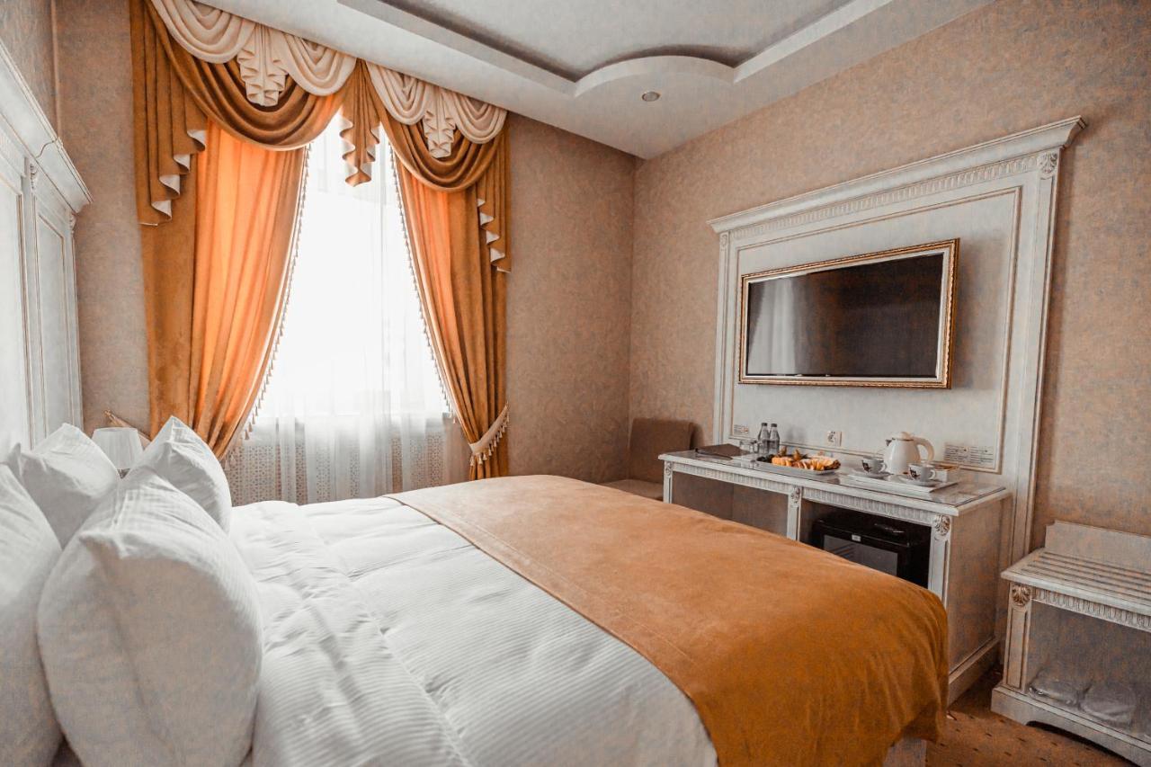 Imperial Palace Hotel Minsk Exteriör bild