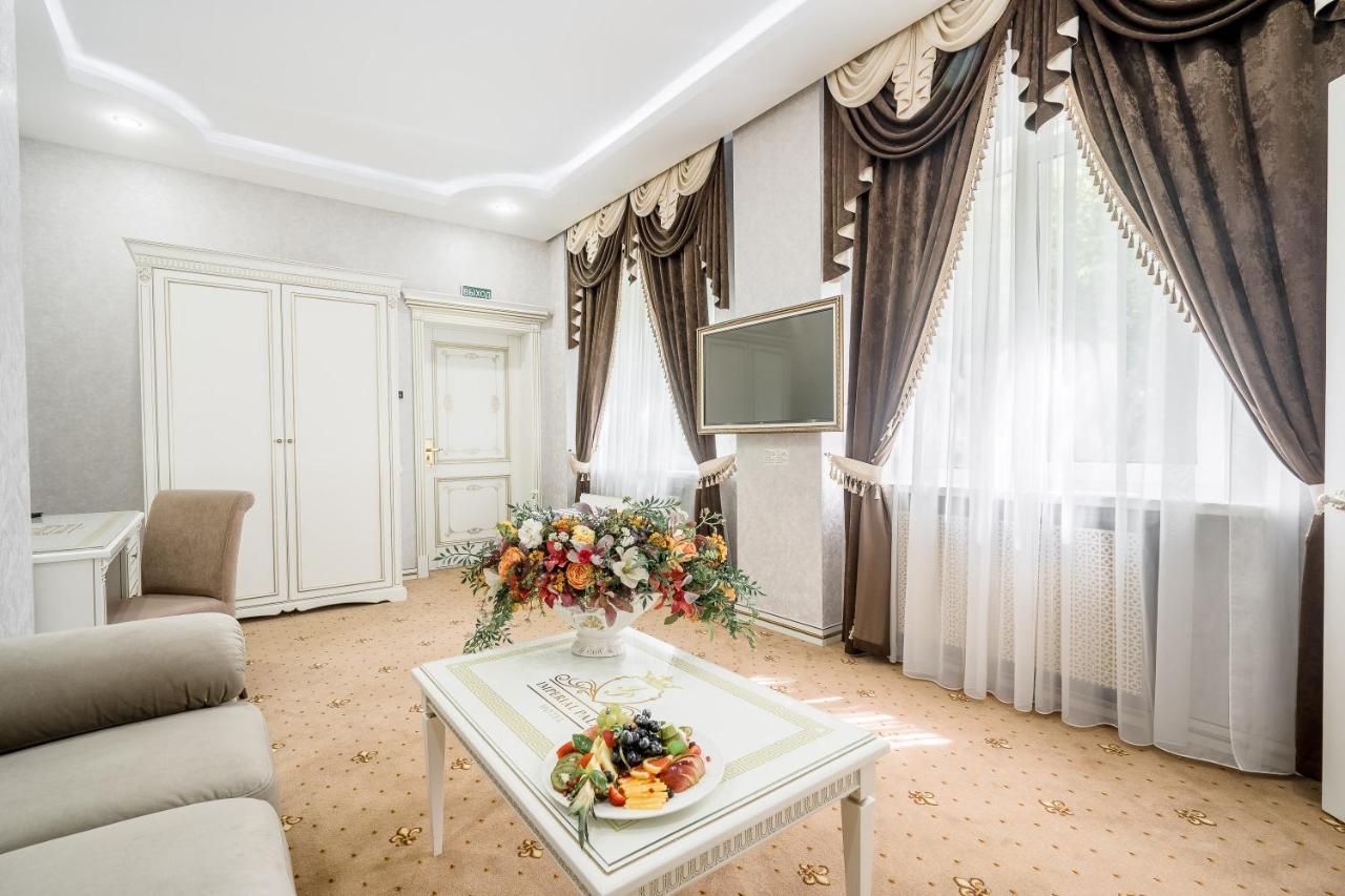 Imperial Palace Hotel Minsk Exteriör bild